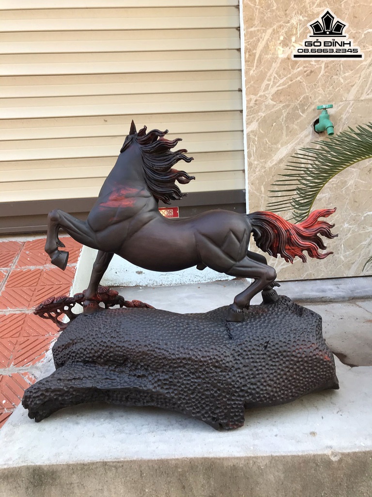 Tượng Nhất Mã Gỗ Trắc Cao 48 Ngang 54 Sâu 28 (cm)