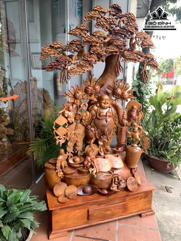 Tượng Di Lặc Đứng Gốc Tùng Gỗ Hương Gia Lai Cao 185 Ngang 122 Sâu 56 Cả Kỷ 215 (cm) 1