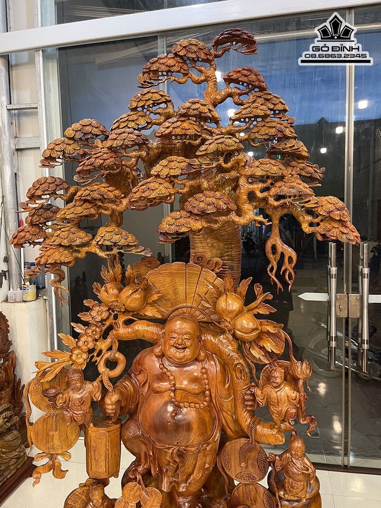 Tượng Di Lặc Đứng Gốc Tùng Gỗ Hương Gia Lai Cao 195 Ngang 115 Sâu 52 Cả Kỷ 225 (cm) 2