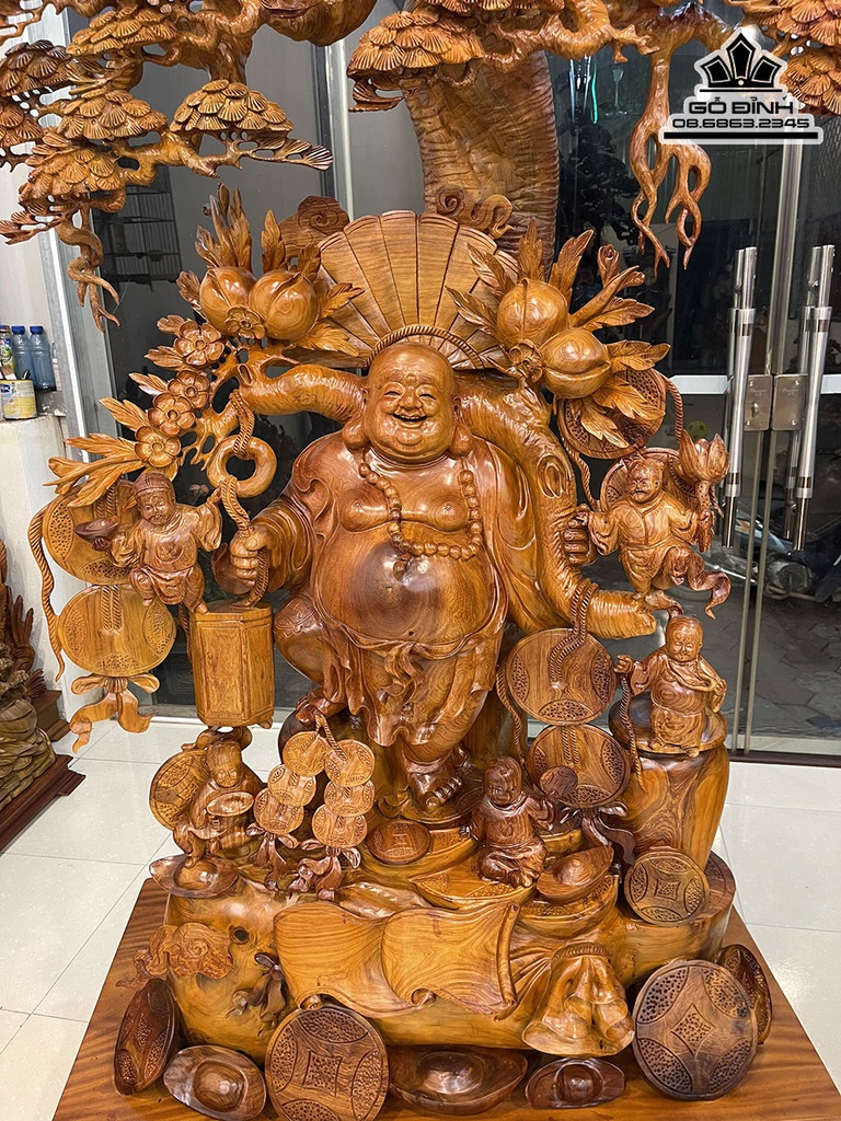 Tượng Di Lặc Đứng Gốc Tùng Gỗ Hương Gia Lai Cao 195 Ngang 115 Sâu 52 Cả Kỷ 225 (cm) 3