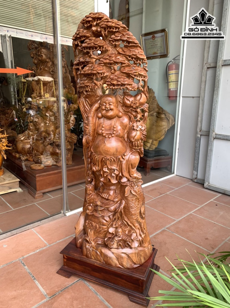 Tượng Di Lặc Đứng Gốc Tùng Gỗ Ngọc Am Cao 130 Ngang 50 Sâu 26 Cả Kỷ 145 (cm) 0