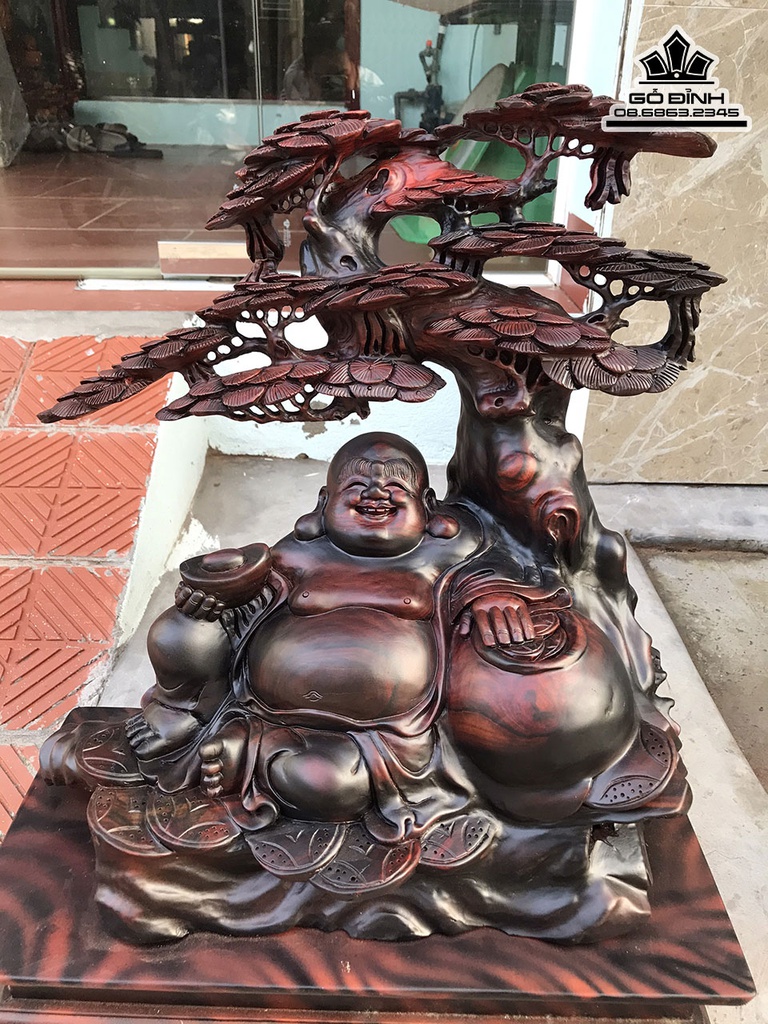 Tượng Phật Di Lặc Ngồi Gốc Tùng Gỗ Trăc Cao 55 Ngang 45 Sâu 22 (cm) 1