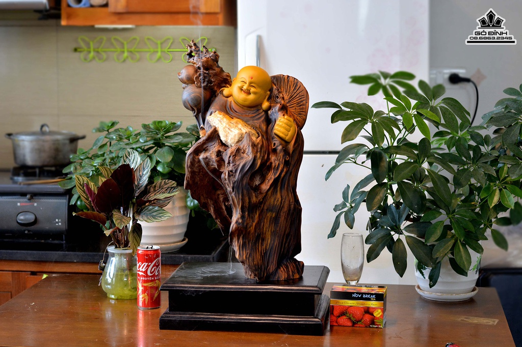 Tượng Phật Di Lặc Gỗ Bách Xanh Ôm Đá Cao 62 Ngang 30 Sâu 26 (cm) 3