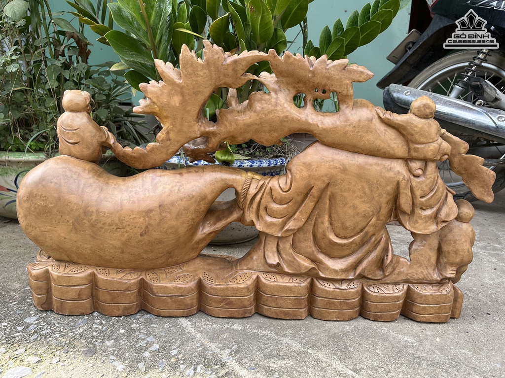 Tượng Phật Di Lặc Vác Cành Đào Kéo Bao Tiền Gỗ Nu Xá Xị (Gù Hương) Cao 40 Ngang 72 Sâu 22 (cm) 0