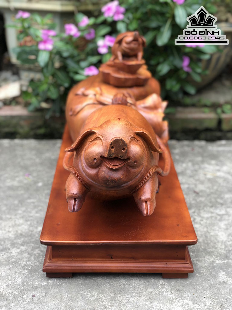 Tượng Heo Mẫu Tử Kéo Bao Tiền Gỗ Hương Việt Cao 30 Ngang 70 Sâu 30 (cm) 0