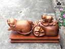 Tượng Heo Mẫu Tử Kéo Bao Tiền Gỗ Hương Việt Cao 30 Ngang 70 Sâu 30 (cm) 1