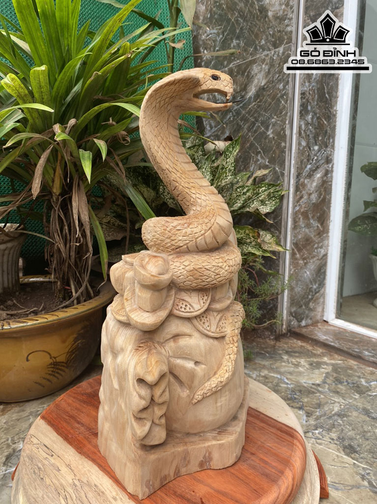 Tượng Rắn Chấn Chum Phú Quý Gỗ Ngọc Am Cao 48 Ngang 27 Sâu 18 (cm) 0