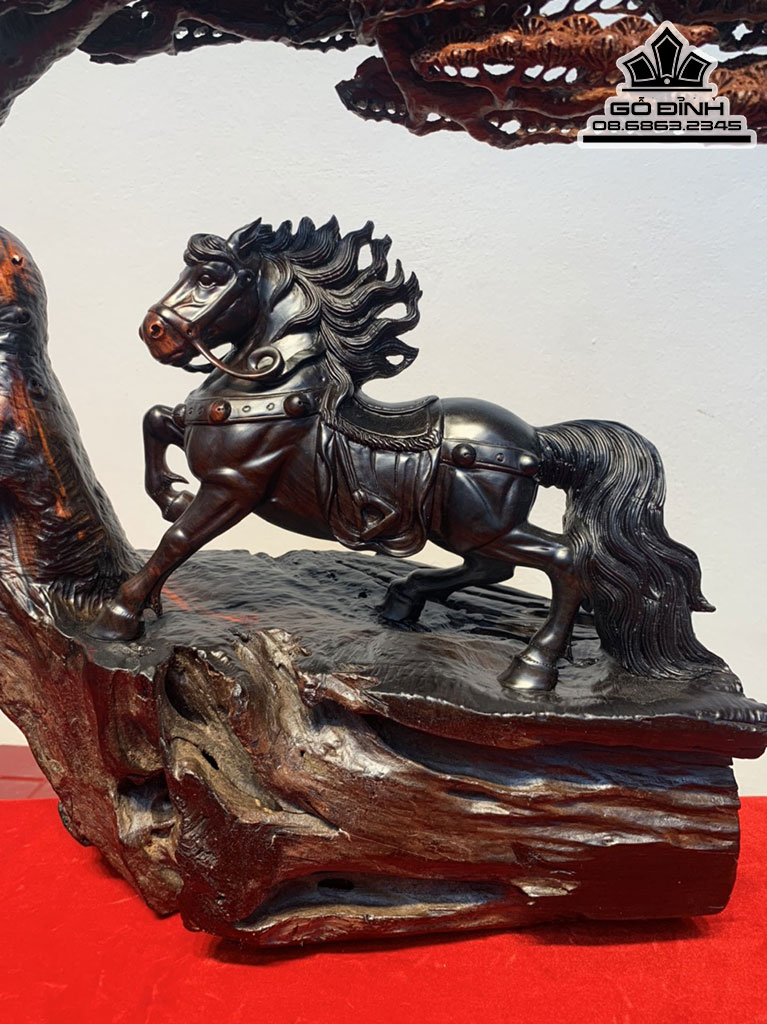 Tượng Nhất Mã Gỗ Trắc Cao 58 Ngang 46 Sâu 20 (cm)