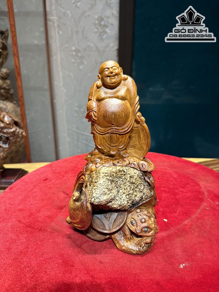 Tượng Phật Di Lặc Ôm Đá Tự Nhiên Gỗ Hương Nguyên Khối Cao 22 Ngang 14 Sâu 14 (cm)