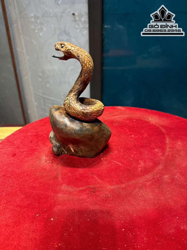 Tượng Rắn Phong Thủy Gỗ Trắc Cao 19 Ngang 15 Sâu 12 (cm)