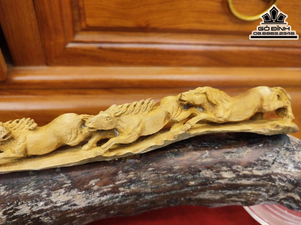 Tượng Ngựa Phong Thủy (Bát Mã) Gỗ Hoàng Đàn Cao 13 Ngang 53 Sâu 4 (cm)