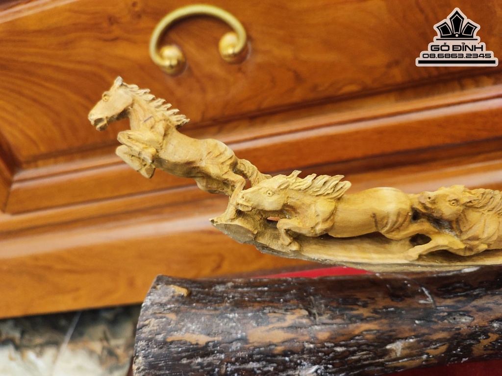 Tượng Ngựa Phong Thủy (Bát Mã) Gỗ Hoàng Đàn Cao 13 Ngang 53 Sâu 4 (cm)