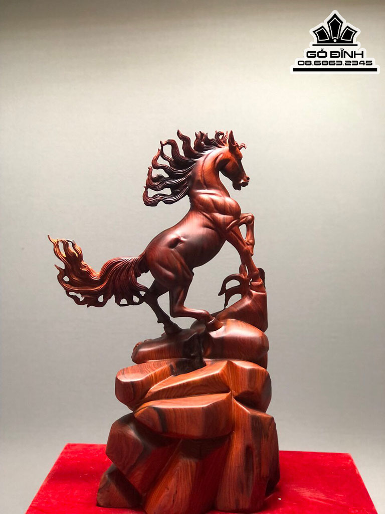 Tượng Nhất Mã Gỗ Trắc Cao 50 Ngang 29 Sâu 19 (cm)