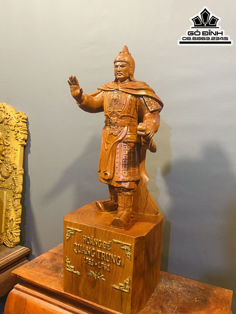 Tượng Quang Trung Gỗ Hương Đá Nguyên Khối Cao 70 Ngang 26 Sâu 21 (cm)