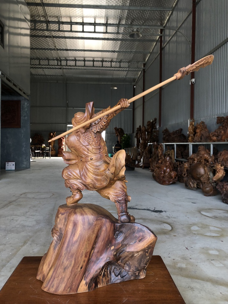 Tượng Quan Công Múa Đao Gỗ Bách Xanh Cao 63 Ngang 40 Sâu 20 (cm)