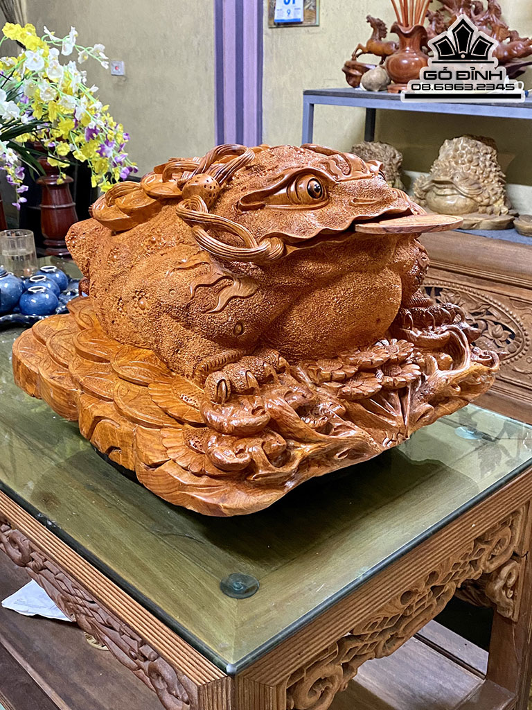 Tượng Cóc Ngậm Tiền Gỗ Hương Cao 30 Rộng 50 Sâu 52 (cm)