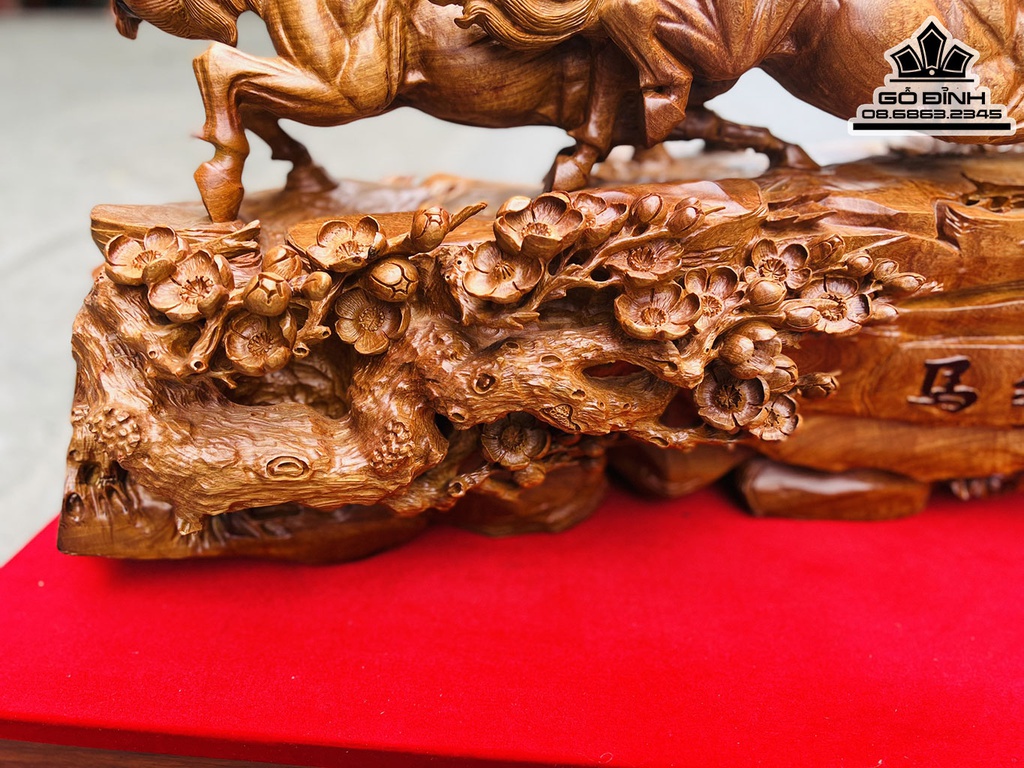 Tượng Bát Mã Truy Phong Gỗ Hương Liền Khối Cao 77 Ngang 142 Sâu 56 (cm)