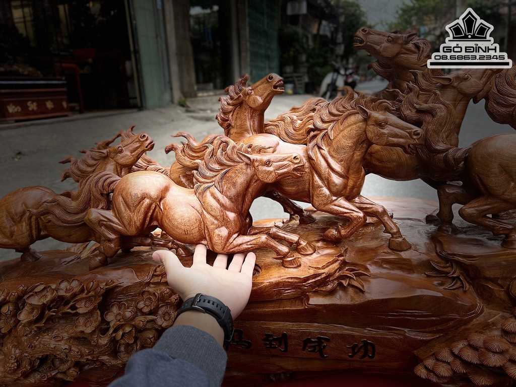 Tượng Bát Mã Truy Phong Gỗ Hương Liền Khối Cao 77 Ngang 142 Sâu 56 (cm)