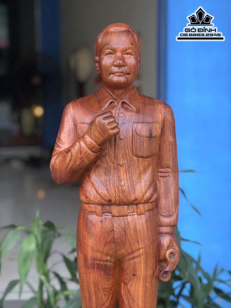 Tượng Võ Nguyên Giáp Gỗ Hương Cao 79 Ngang 23 Sâu 17 (cm)
