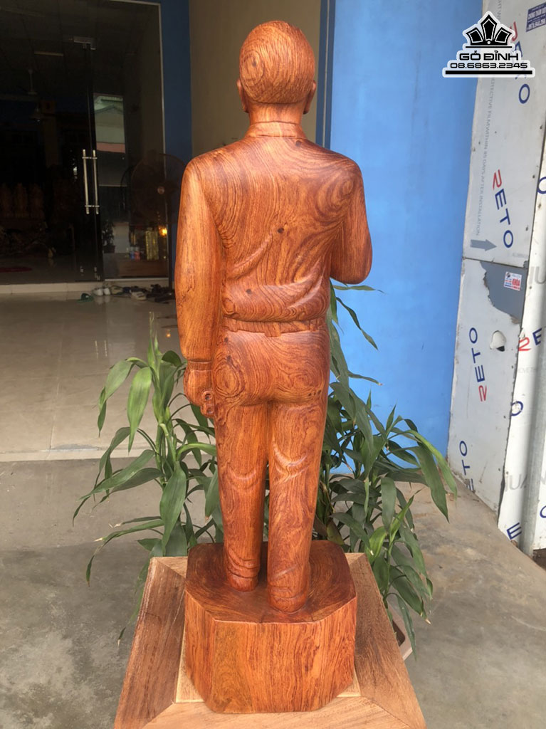 Tượng Võ Nguyên Giáp Gỗ Hương Cao 79 Ngang 23 Sâu 17 (cm)