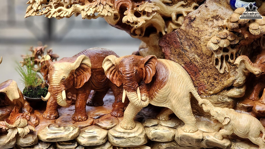 Ngũ Voi Quần Tùng Gỗ Hương Ôm Đá Cao 95 Ngang 120 Sâu 50 (cm)