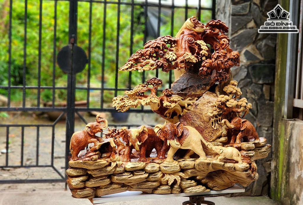 Ngũ Voi Quần Tùng Gỗ Hương Ôm Đá Cao 95 Ngang 120 Sâu 50 (cm)