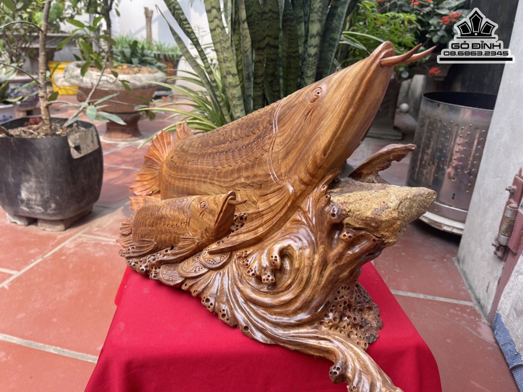 Tượng Cá Kim Long Phụ Tử Gỗ Ngọc Am Liền Khối Cao 33 Ngang 70 Sâu 21 (cm)