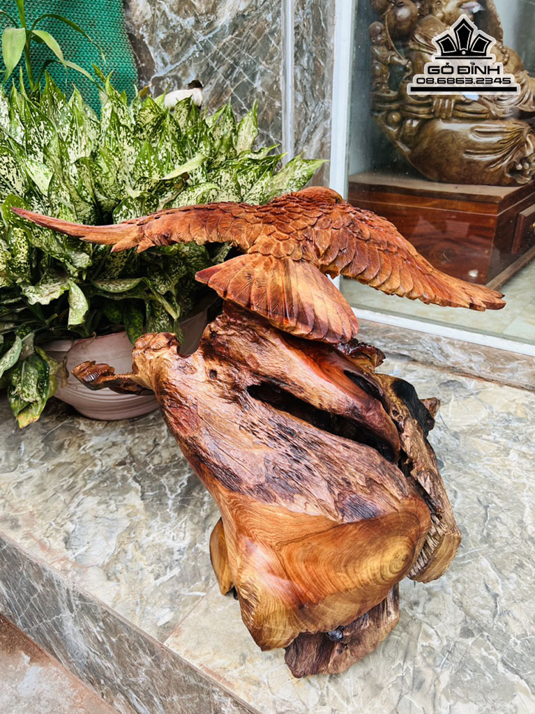 Tượng Đại Bàng Săn Mồi Gỗ Hương Cao 47 Ngang 67 Sâu 38 (cm)