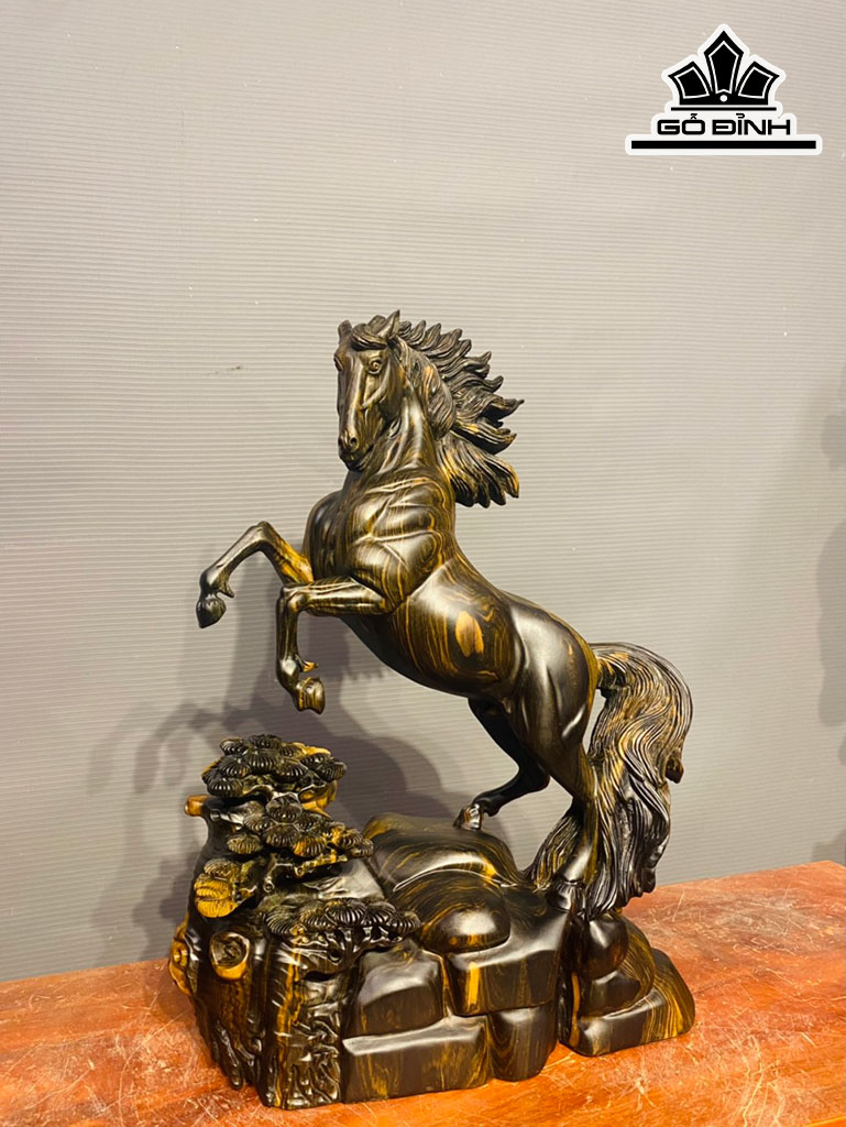 Tượng Nhất Mã Gỗ Mun Hoa Cao 37 Ngang 27 Sâu 12 (cm)