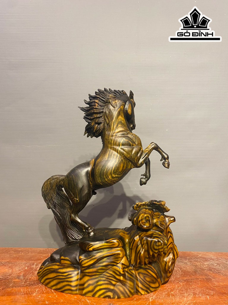 Tượng Nhất Mã Gỗ Mun Hoa Cao 37 Ngang 27 Sâu 12 (cm)