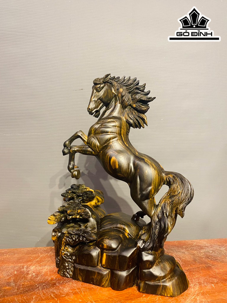 Tượng Nhất Mã Gỗ Mun Hoa Cao 37 Ngang 27 Sâu 12 (cm)