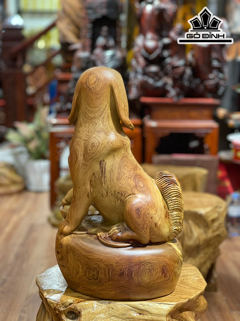 Tượng Chó Gỗ Hương Cao 45 Ngang 27 Sâu 22 (cm)