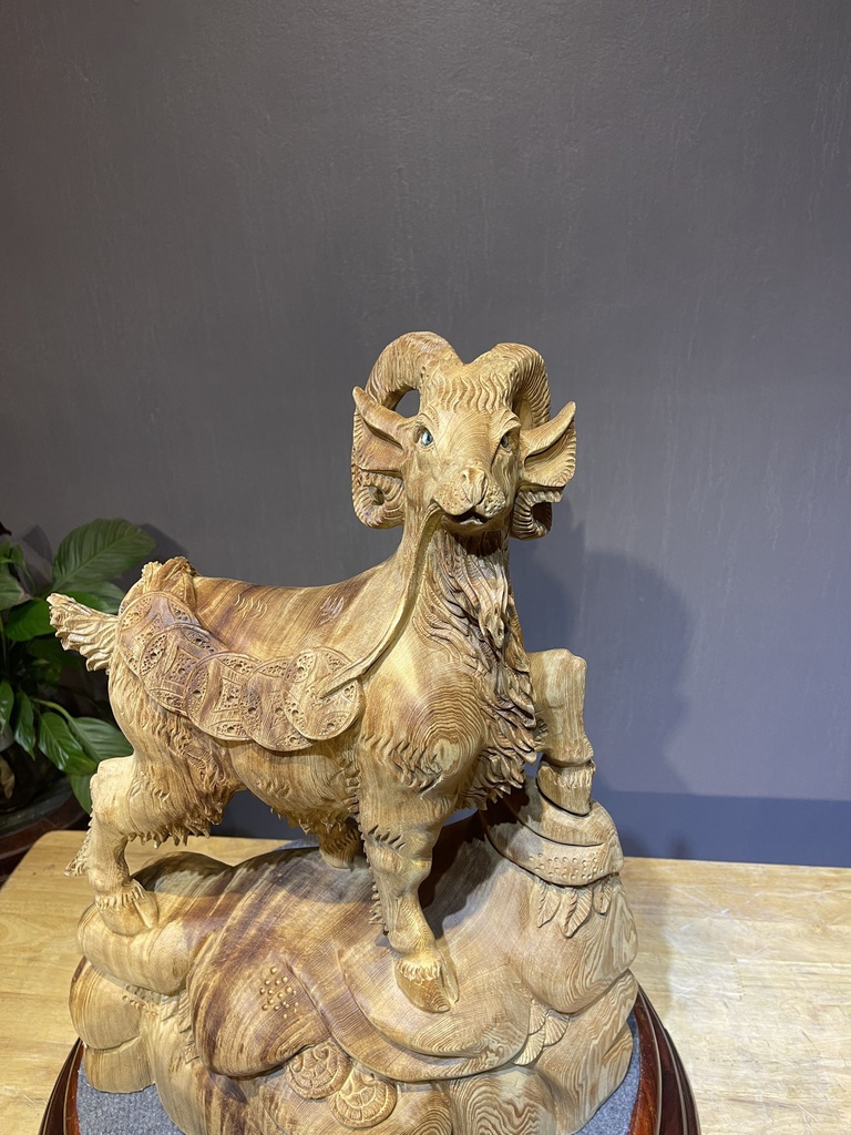 Tượng Dê Phong Thủy Gỗ Ngọc Am Cao 56 Ngang 42 Sâu 17 (cm)