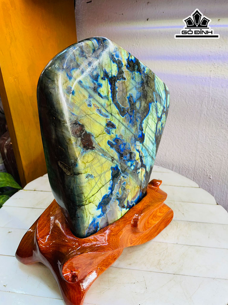 Tác Phẩm Đá Xà Cừ (Hắc Nguyệt Quang) Cao 28 Ngang 20 (cm) 7,5kg