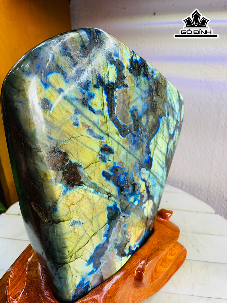 Tác Phẩm Đá Xà Cừ (Hắc Nguyệt Quang) Cao 28 Ngang 20 (cm) 7,5kg