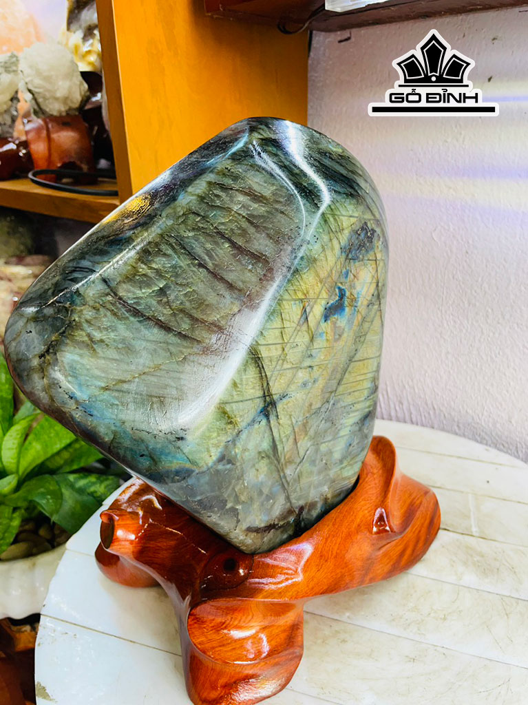 Tác Phẩm Đá Xà Cừ (Hắc Nguyệt Quang) Cao 28 Ngang 20 (cm) 7,5kg