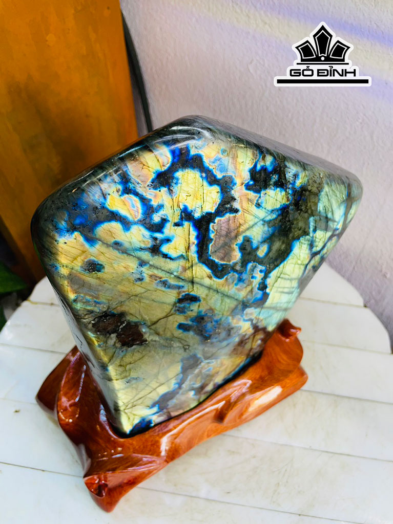 Tác Phẩm Đá Xà Cừ (Hắc Nguyệt Quang) Cao 28 Ngang 20 (cm) 7,5kg