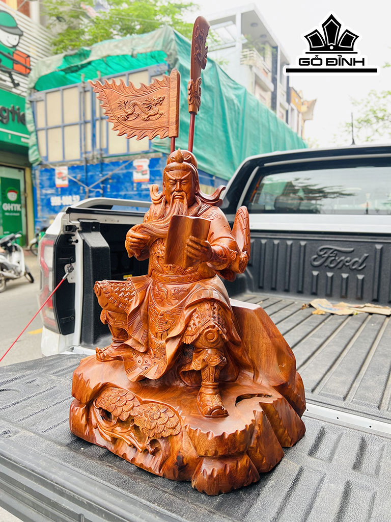 Tượng Quan Công Gỗ Hương Cao 67 Ngang 45 Sâu 35 (cm)