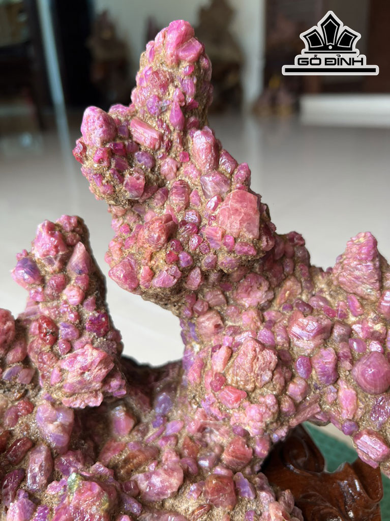 Tinh Thể Đá Ruby Cao 2,8 Ngang 26 (cm)