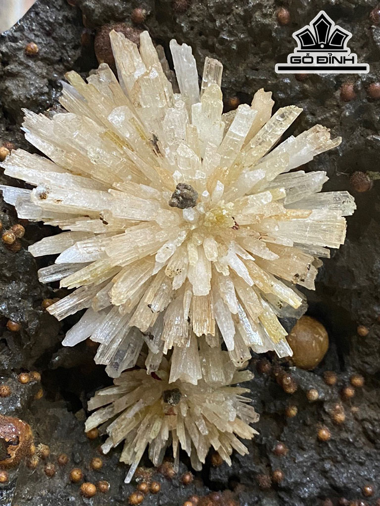 Tác Phẩm Đá Aragonit Cao 43 (cm) 14,2kg