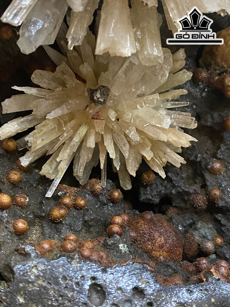 Tác Phẩm Đá Aragonit Cao 43 (cm) 14,2kg