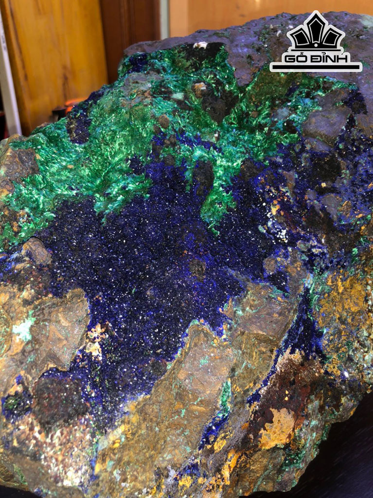 Tác Phẩm Đá Azurite Cao 25 Ngang 35 (cm) 28,4kg
