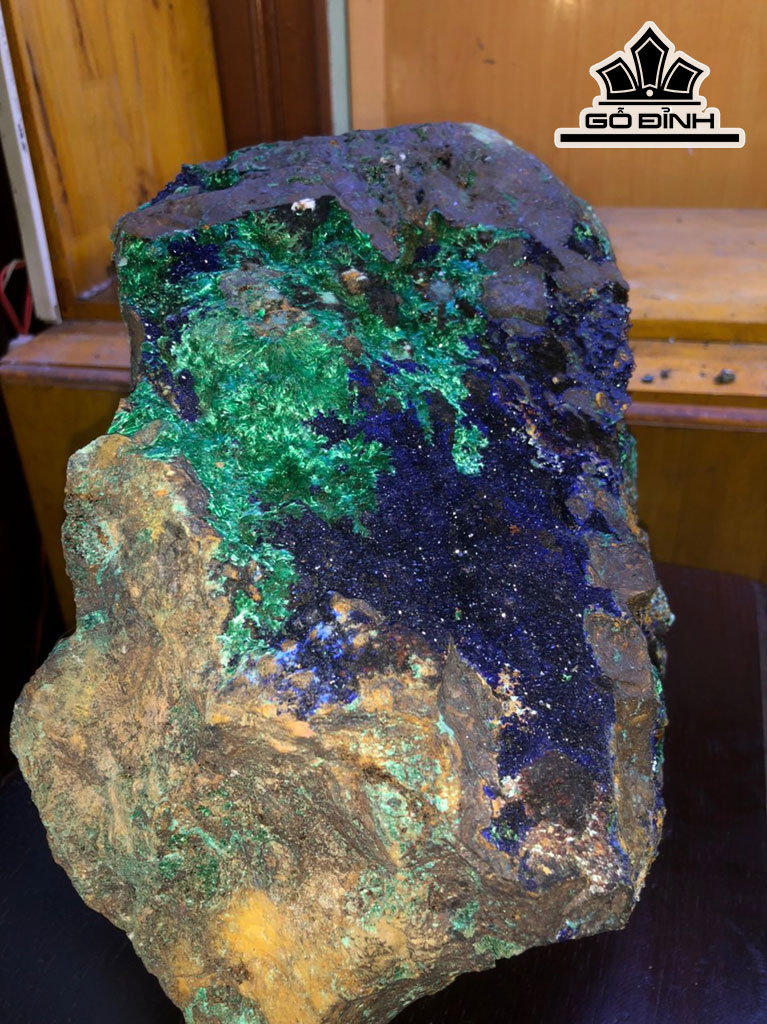 Tác Phẩm Đá Azurite Cao 25 Ngang 35 (cm) 28,4kg