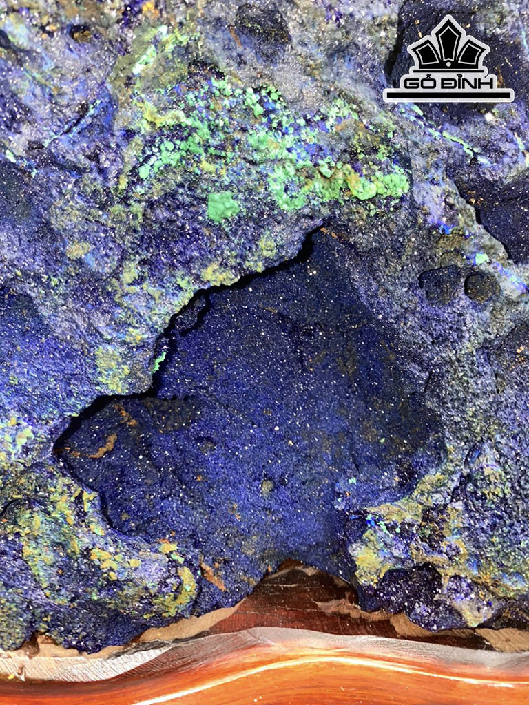 Tác Phẩm Đá Azurite Cao 30 Ngang 25 (cm) 17kg