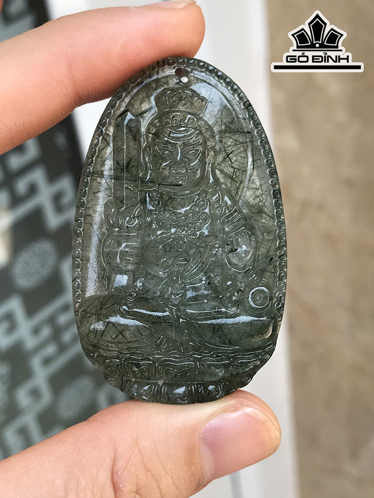 Mặt Dây Chuyền Phật Bản Mệnh Đá Thạch Anh Tóc Xanh Cao 52 Ngang 35 Sâu 11 (mm)