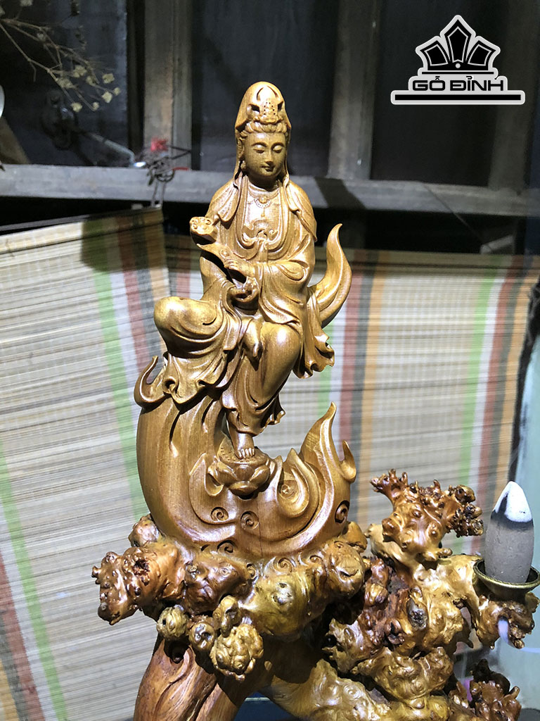 Tượng Phật Quan Thế Âm Bồ Tát Gỗ Trâm Vàng Cao 33 Ngang 16 Sâu 12 (cm)