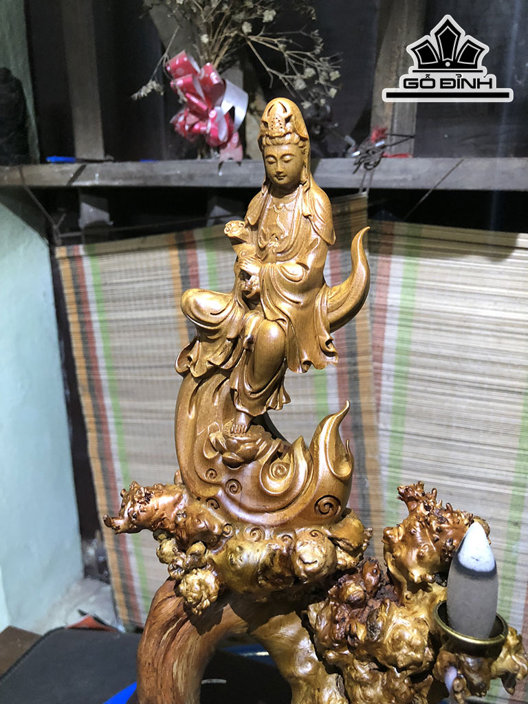 Tượng Phật Quan Thế Âm Bồ Tát Gỗ Trâm Vàng Cao 33 Ngang 16 Sâu 12 (cm)
