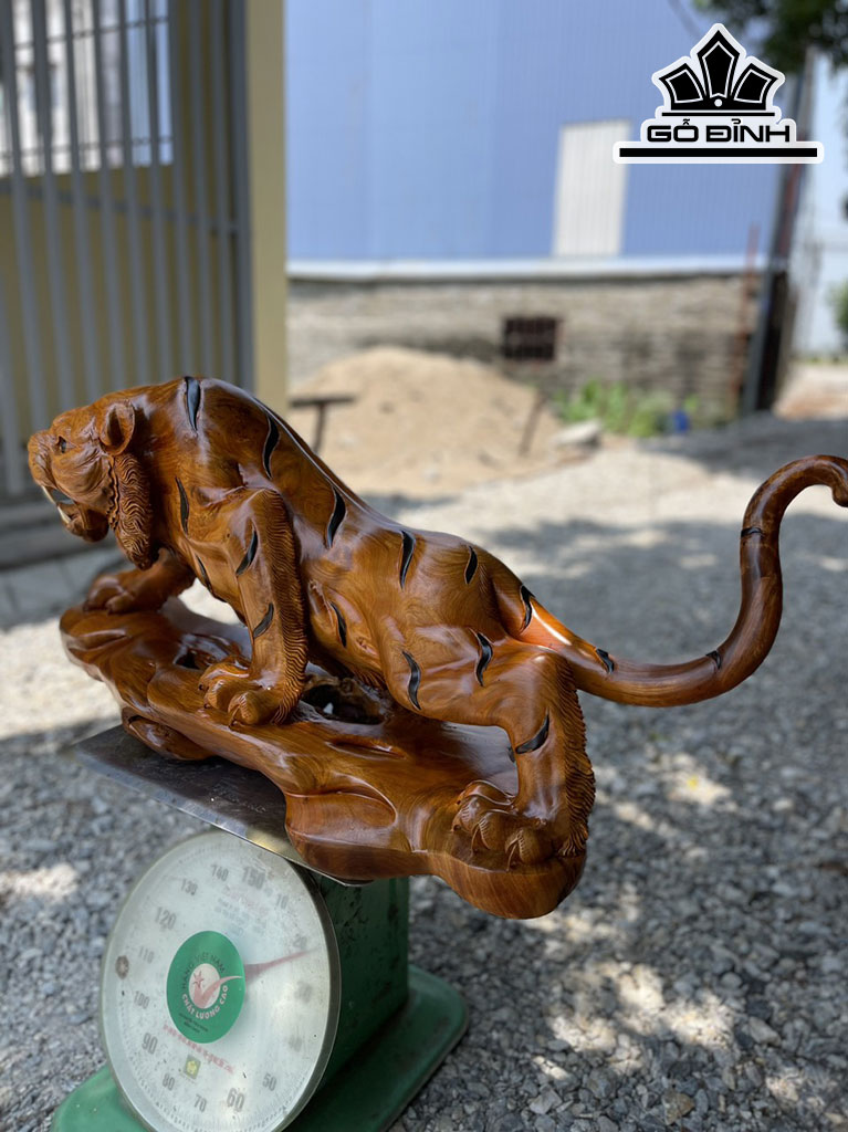Tượng Hổ Phong Thủy Gỗ Hương Cao 42 Ngang 90 Sâu 40 (cm)