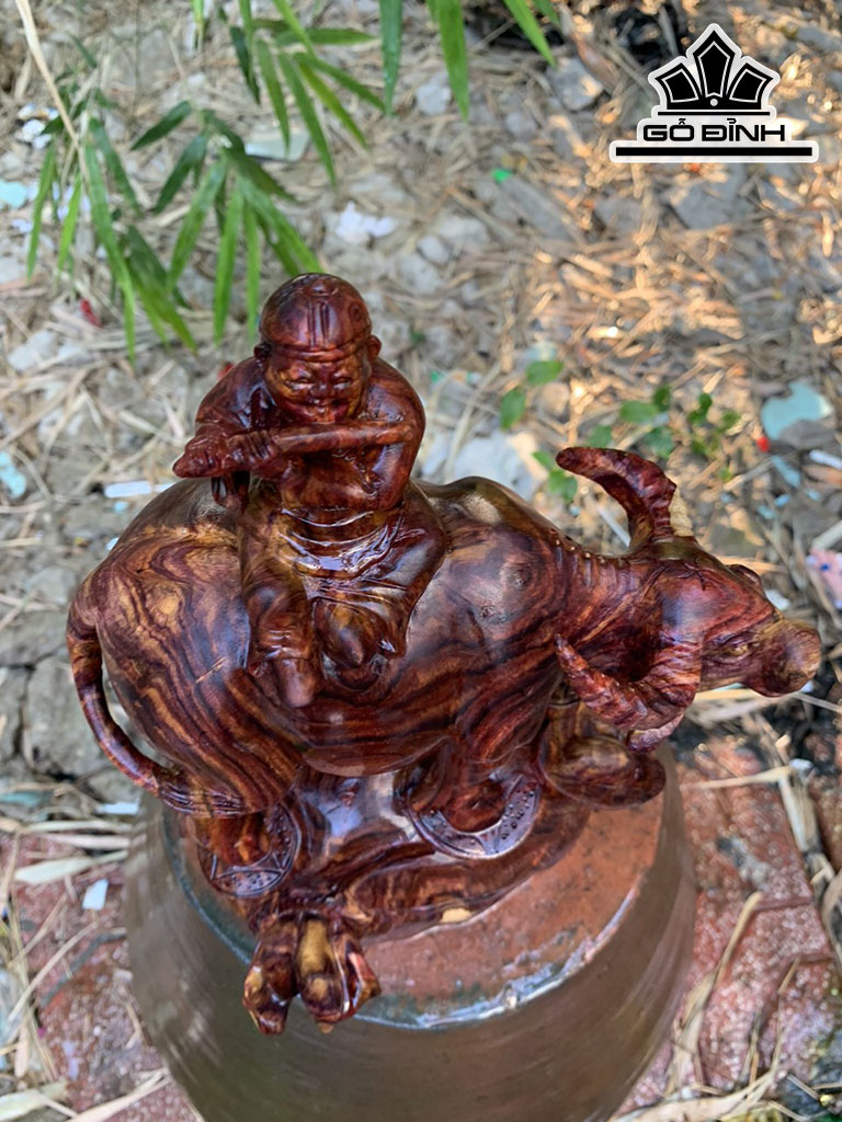 Tác Phẩm Chú Tiểu Gỗ Sưa Cao 28 Ngang 20 Sâu 16 (cm)