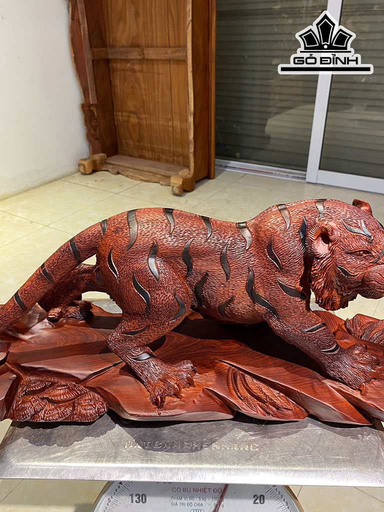 Tượng Hổ Phong Thủy Gỗ Tử Đàn Cao 25 Ngang 61 Sâu 24 (cm)